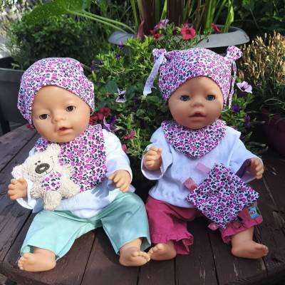 Stickdatei Puppenkleidung für Baby Puppe 43cm – Halstuch, Mütze, Teddy, Schnullertuch, Sabberlatz Set 2550 mit Anleitung
