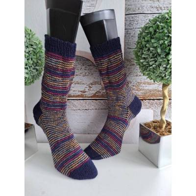 gestrickte Socke Gr.44/45 Dunkelblau/Rot-Senftöne
