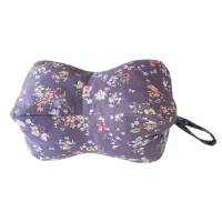 Kleines Lesekissen lila – Handgemachtes Nackenkissen mit Blumen & Schmetterlingen