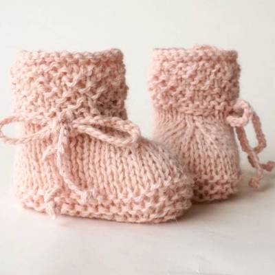 Babyschuhe gestrickt aus Alpaka Wolle - Strickschuhe Baby – Handarbeit, naturfarben – Geschenk zur Geburt, 3-6 Monate, Sohlenlänge 10 cm - Wolle, handgestrickt
