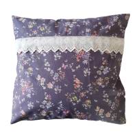 Lila Kissenbezug 40×40 mit Vintage-Spitze, Blumen & Reißverschluss – Handgemacht