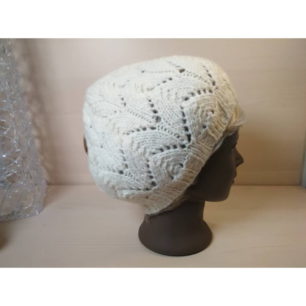 Handgestrickte Ajourmütze in Wollweiß – Leicht, Warm & Weich Bild 2