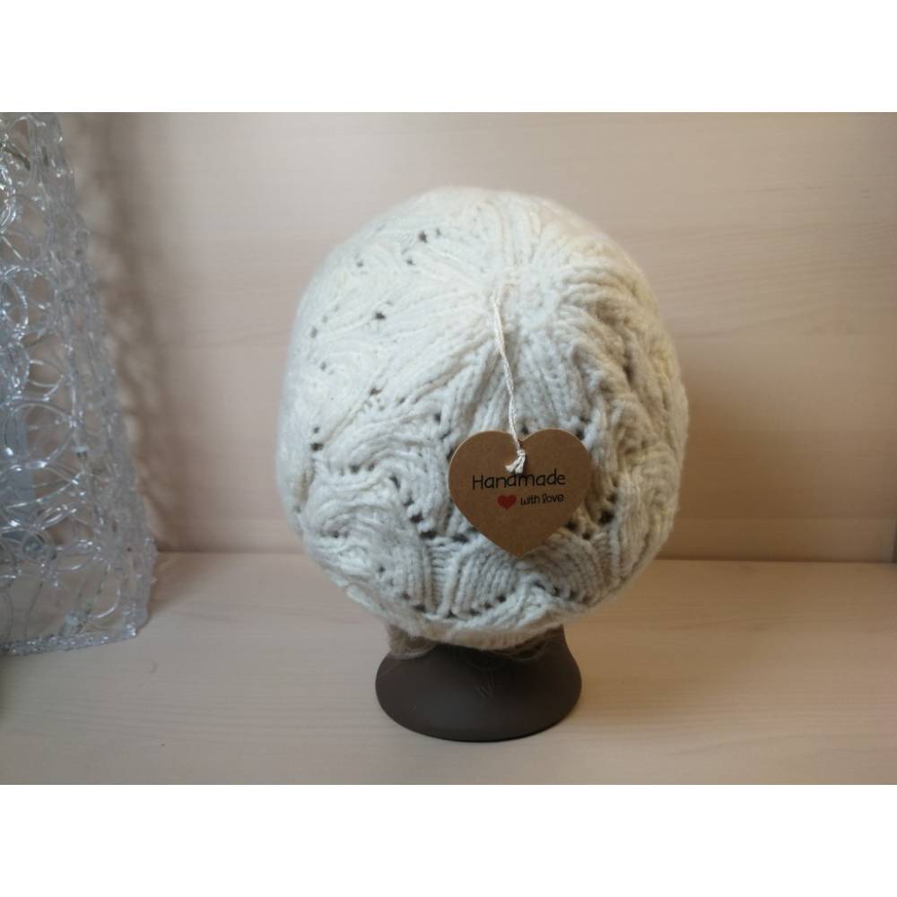 Handgestrickte Ajourmütze in Wollweiß – Leicht, Warm & Weich Bild 3