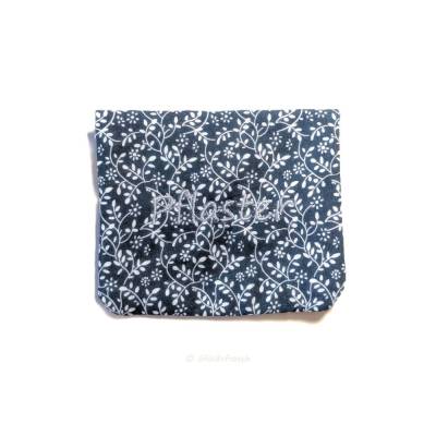 Kleines Pflastertäschchen – Dirndlstoff, jeansblau, bestickt, mit Druckknopf –