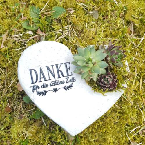 Bepflanztes Herz aus Beton mit Schriftzug Grabschmuck Trauer Grabgesteck Grabherz