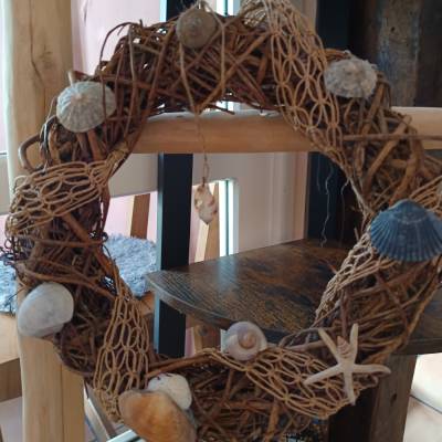 Weide Kranz maritim mit Muscheln und Jute