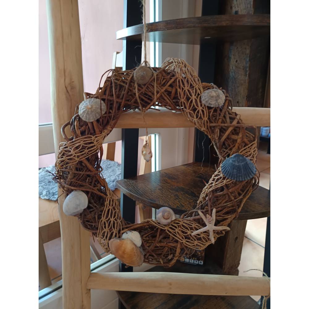 Weide Kranz maritim mit Muscheln und Jute