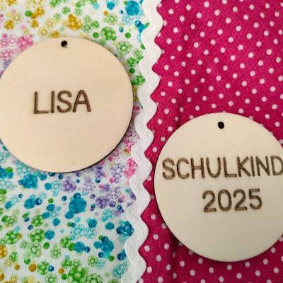 Schultüten-Anhänger aus Holz, personalisiert – Geschenk zur Einschulung & Schulanfang