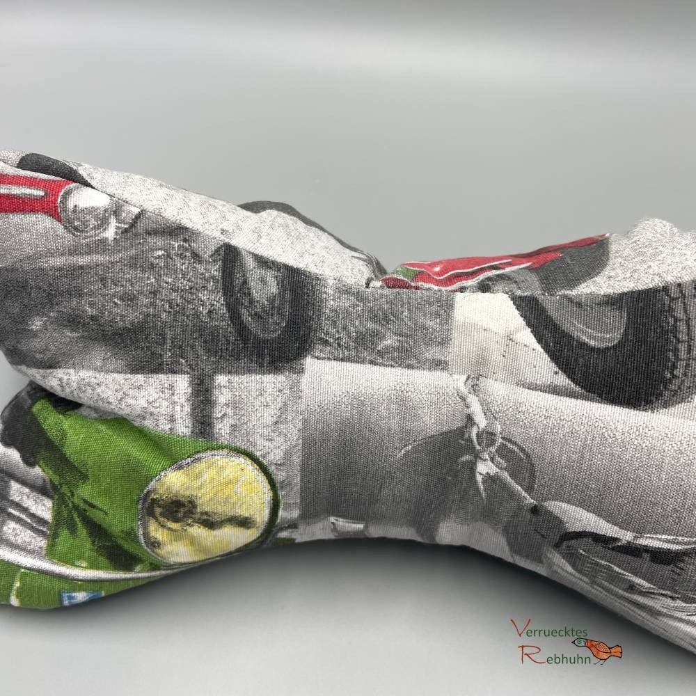 Lese-Relax Knochen gefüllt mit Bio Dinkelspelz – Ergonomisches Nackenkissen für entspanntes Lesen Bild 4