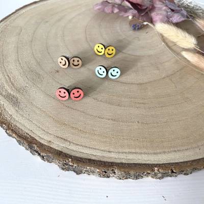 Handgemachte Holzohrringe Happy Smile – 10 mm – Natur & bunte Farben – Edelstahlstecker für Allergiker