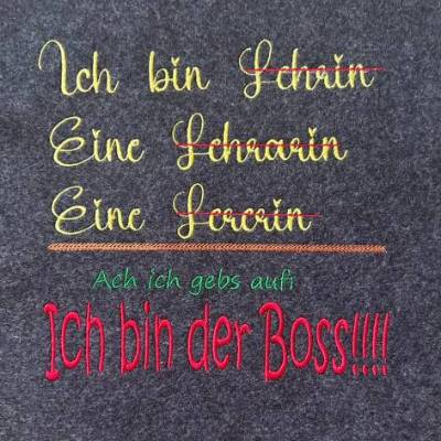 DreamEmbroid „Lehrerin“ Stickdatei – Lustiger Spruch für Lehrerinnen in 2 Größen