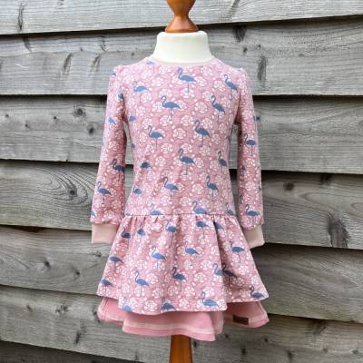 Drehkleid Größe 98 mit Flamingos auf Spitze in rosa