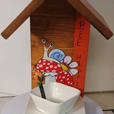 Handbemalte einzigartige Vogelfutterhäschen