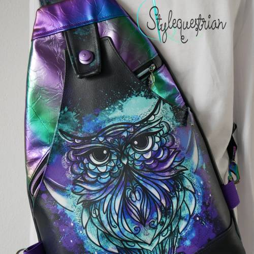 Sling Bag Cross Body Bag mit mystischer Eule – Unikat mit Panel & Kunstleder