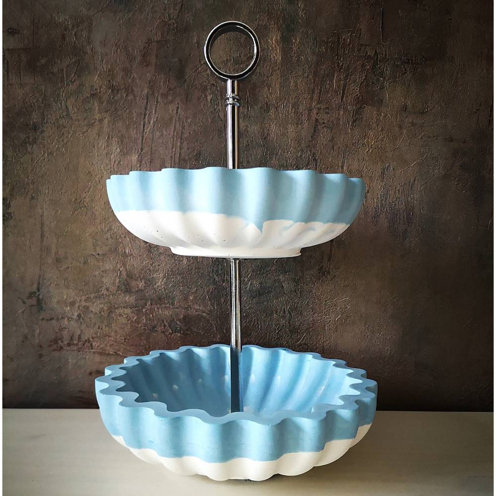 Etagere aus Keramik, weiss oder weiss-blau