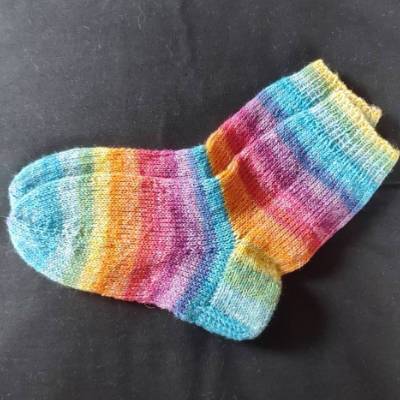 Handgestrickte Socken Gr.32/33 in Regenbogenfarben