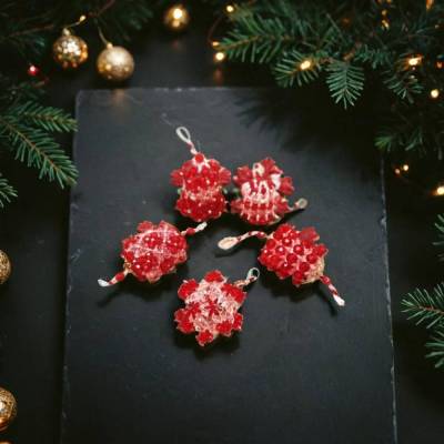 Vintage USA Weihnachtsschmuck 70er – Christbaumschmuck weiß/rot, Glasperlen & Kunstperlen