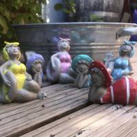 Badedamen aus Beton – Handgemachte Gartenfiguren in Wunschfarbe oder Grau