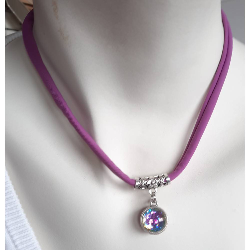 Kropfband Choker Fuchsia 42cm – Dirndlkette mit Glitzer Kugel & Altsilber Anhänger Bild 3