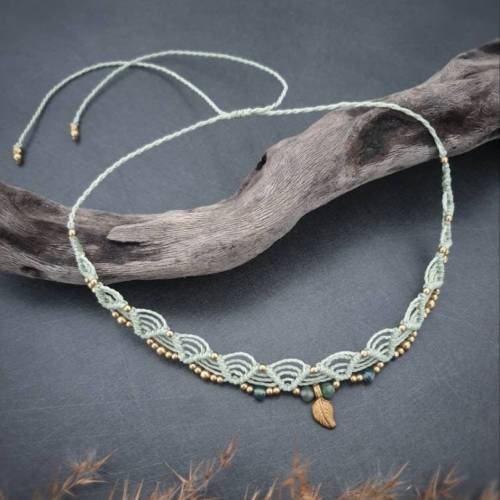 Makramee Choker boho // zierliche Halskette mit Halbedelsteinperlen Messing // personalisierbar