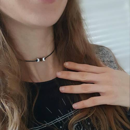 Mondphasen Halskette silber // Choker Mond & Halbedelsteinperle personalisiert // Wunschfarbe Messing nickelfrei