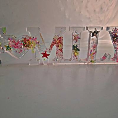 Resin-Schriftzug „Family“ mit Farbverlauf – Handgemachtes Unikat Einzigartig 