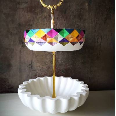 Etagere aus Keramik,  weiss-bunt, Unikat