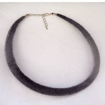 Graue gefilzte Halskette für Herren und Damen Gr.M-L, 51,5cm, unisex Filzschmuck Grautöne, Geschenk für Minimalist