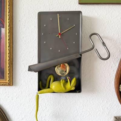 Ölsardinenfrosch Uhr, Wanduhr Frosch, Pendeluhr, Fischkonserve als Uhr, lustige Uhr, Frosch Uhr, Konservendose