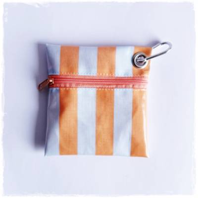 Süßes Karabiner Mini Täschchen * aus Wachstuch * Krimskrams * kleiner Geldbeutel * Schlüsseltäschchen
