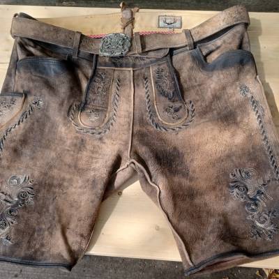 Trachtenlederhose von Stockerpoint Classics – Größe 58, Vintage-Look, Ziegenleder, Gürtel & Stickerei