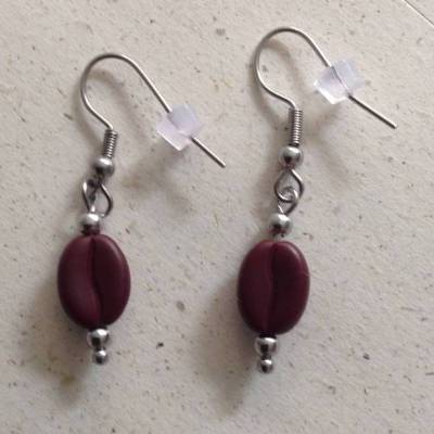 Ohrhänger 'Kaffeebohne' – Schmuck für Kaffeeliebhaber - aus Glasperlen und Edelstahl