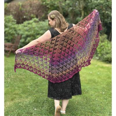 Häkelanleitung Stola Floresta – Elegantes Schultertuch mit filigranem Blattmuster