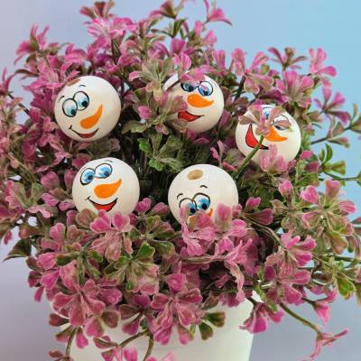 Handbemalte Holzperlen Schneemann Gesichter 25 mm – 5 bunte Bastelperlen zum Basteln