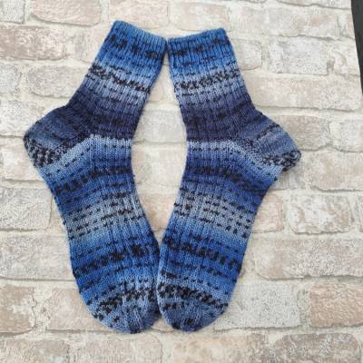 Handgestrickte Männersocken Größe 44/45 – Blautöne, Unikat, perfekt zu Jeans