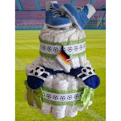 Windeltorte Junge Fußball blau mit gehäkelten Kickschuhen & Socken – Geschenk zur Geburt