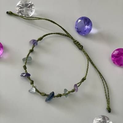 Makramee Armband Zweig – Magisches Schmuckstück mit Natursteinen