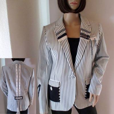 Einzigartige Jacke, Blazer mit Nadelstreifen, neu gestylt mit vielen Details