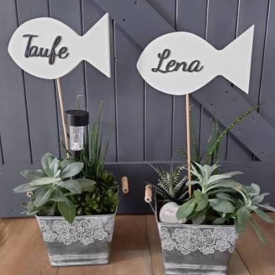 Stele Fisch personalisiert zur Taufe – Wetterfeste Dekoration mit Namen