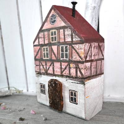 Fachwerkhaus Altholz wetterfest – Handbemalte Holzhäuser Deko für Garten & Hauseingang