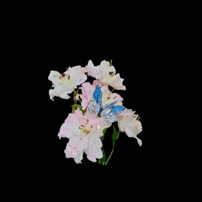 "Lilienflüstern – Eleganz in Blütenform“