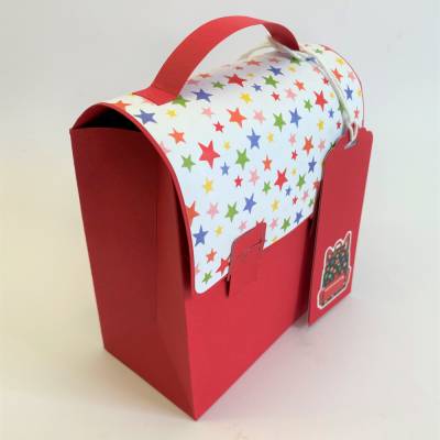 Handgefertigter Schulranzen aus Karton, rot Sterne - Geschenkbox zur Einschulung 14,5 × 16 × 7,5 cm