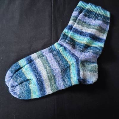 Handgestrickte Socken Gr. 46/47 in Dunkelblau/Oliv/Hellviolett/Türkisblau/Hellgrau