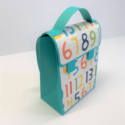 Handgemachte Schultasche aus Karton – Geschenkverpackung zur Einschulung (9 x 12 x 5 cm)