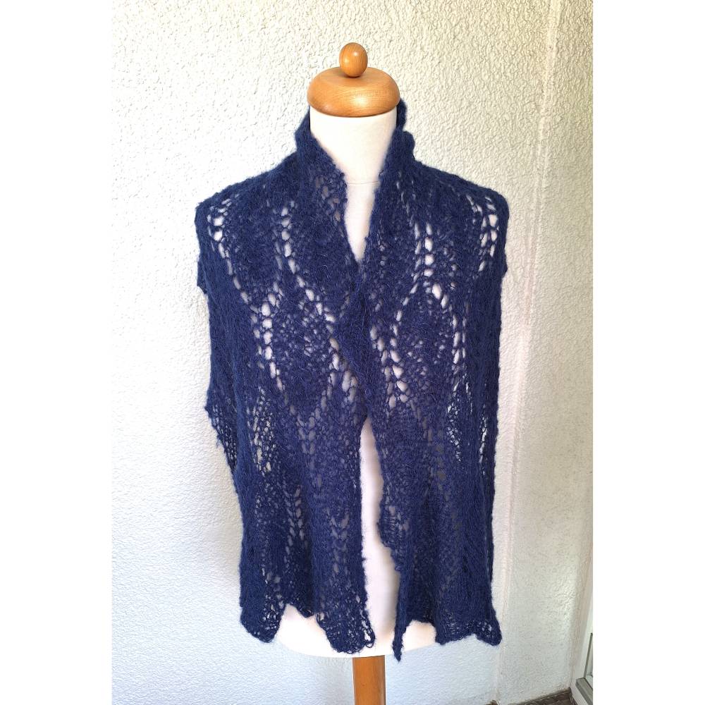 Strickschal dunkelblau handgestrickt aus Alpaka und Seide – Langer Laceschal mit Ajourmuster Bild 10
