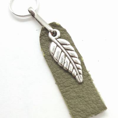 Reißverschluss-Anhänger  LEDER & METALL Oliv Silber Blatt Kombination Charm – Unikat Zieherhelfer