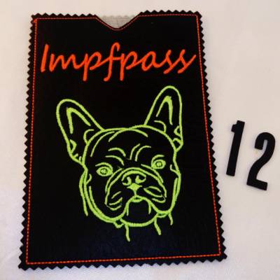 Frenchie Hund Impfpasshülle aus besticktem Kunstleder – Handmade, 12 x 17 cm, individuell & einzigartig