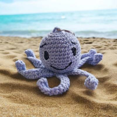 Schlüsselanhänger Krake gehäkelt – Handgemachter Octopus als Glücksbringer & Geschenk