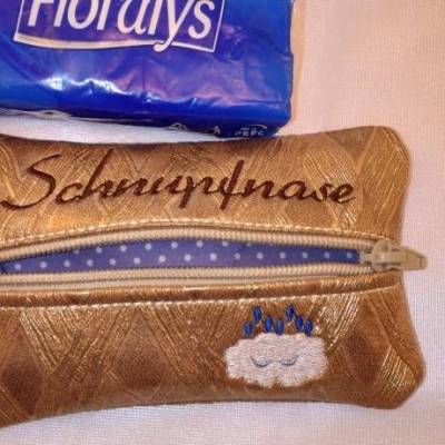 Handgemachte Taschentüchertasche aus Kunstleder – Unikat mit Reißverschluss, ca. 14 x 9 cm