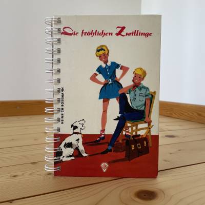 Upcycling Notizbuch "Die fröhlichen Zwillinge" aus altem Kinderbuch 60er Jahre Tagebuch